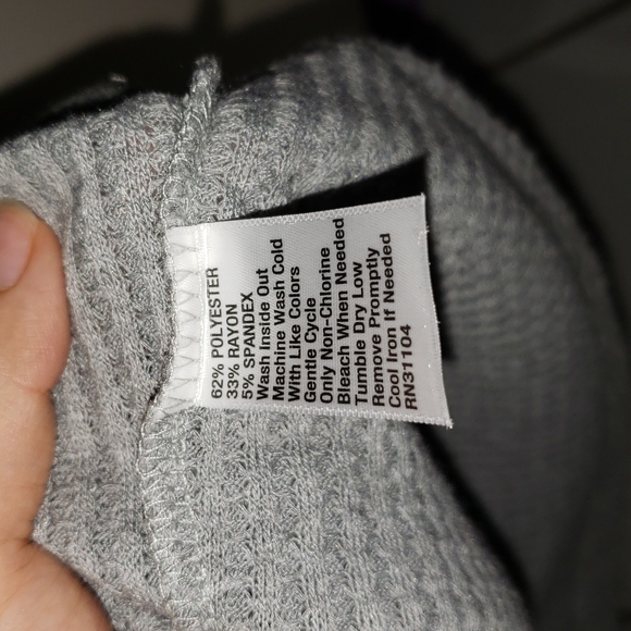 True Craft cold shoulder top - Picture 6 of 6